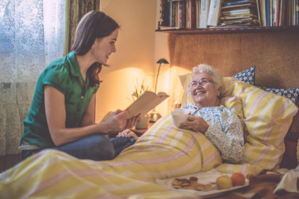 Rozdělili jsme 526 200 Kč na pomoc seniorům